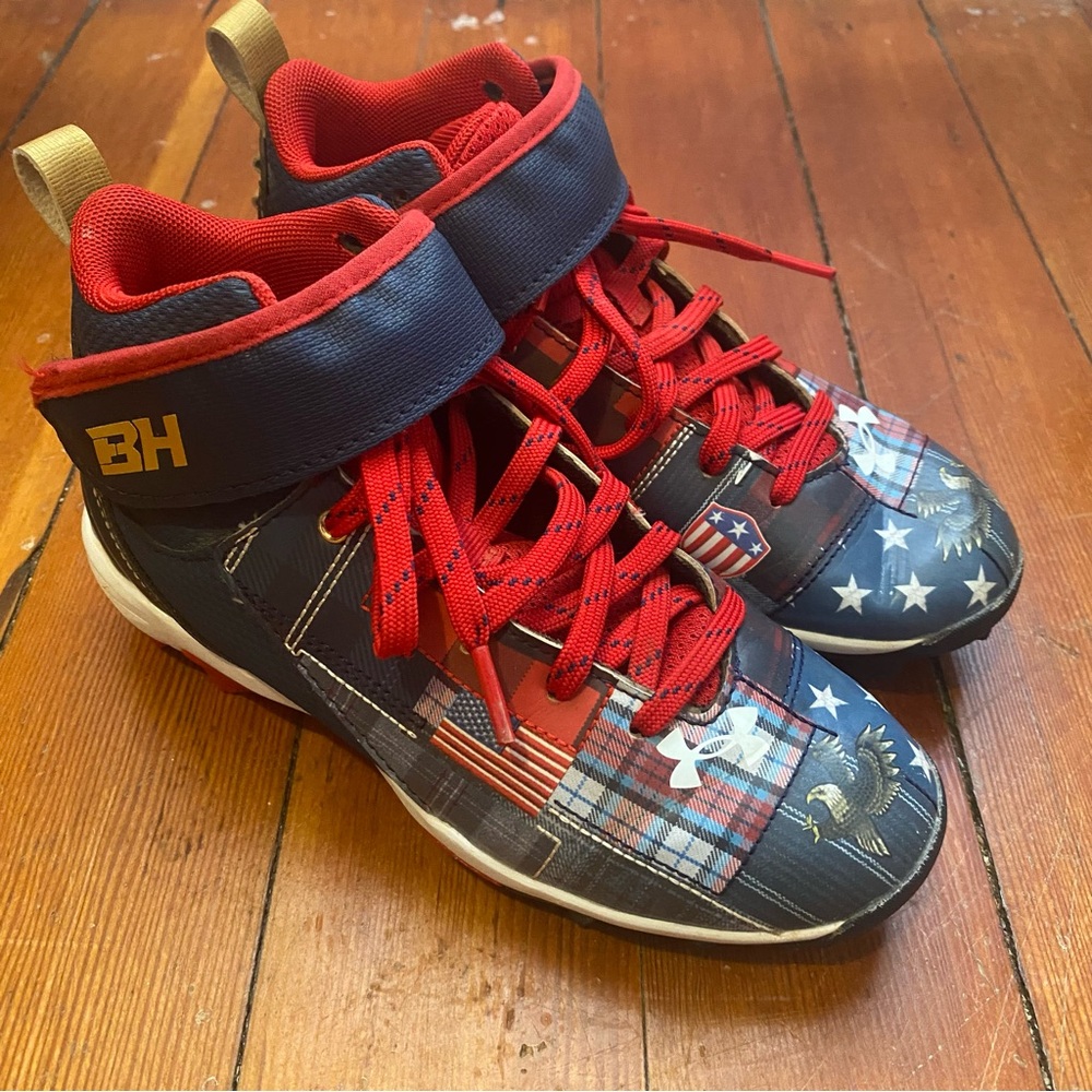 Under Armour Kids cleats - Red, Blue size 1Y